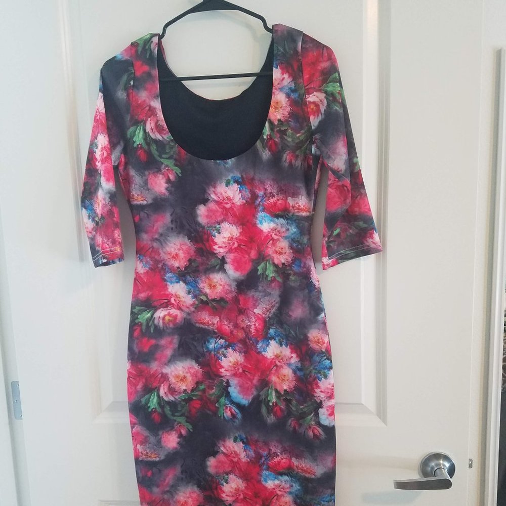 Form-fitting Floral Dress